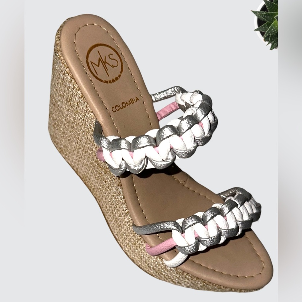 Woman's MAKER'S high heel 4.5" shoe Size 7
